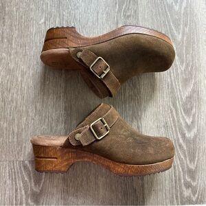 White Mountain Brown Mules Clogs with Buckle Straps Size 7